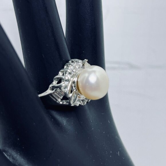 Silver Tone Faux Pearl And Clear Rhinestone Statement Ring Size 6 (R450) - Picture 3 of 8